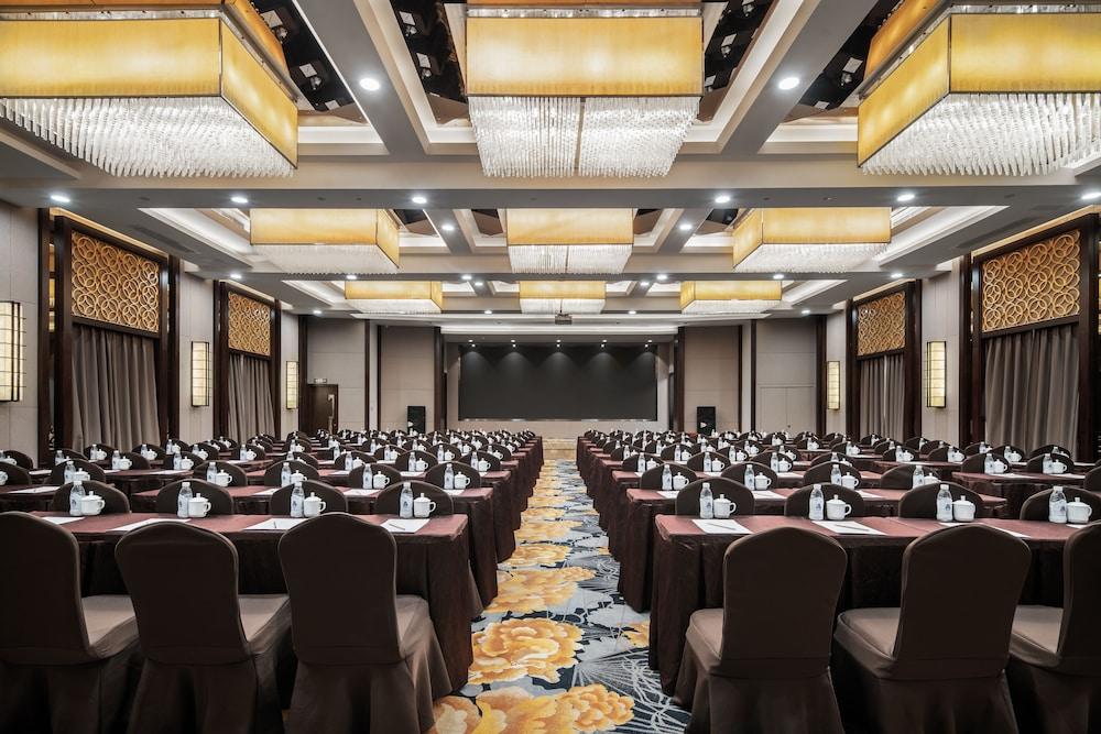 צ'נגדו Minshan Lhasa Grand Hotel מראה חיצוני תמונה