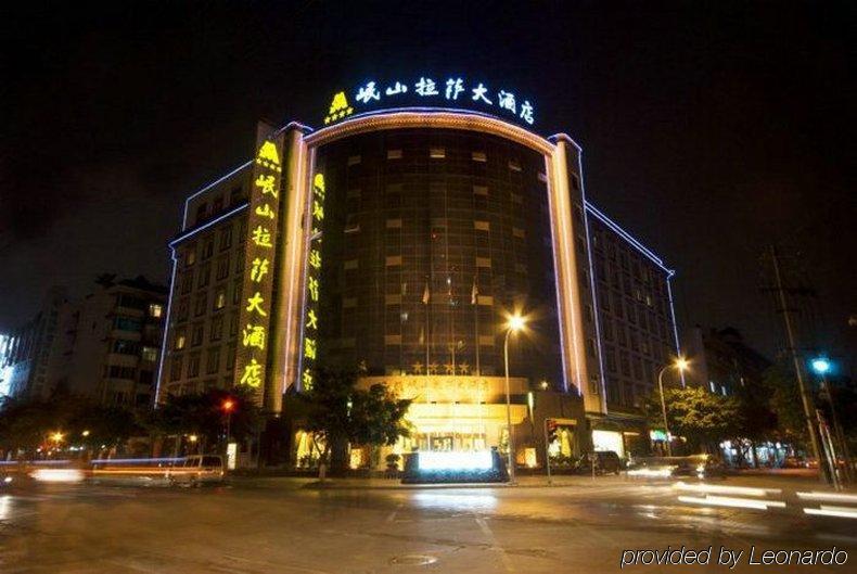 צ'נגדו Minshan Lhasa Grand Hotel מראה חיצוני תמונה