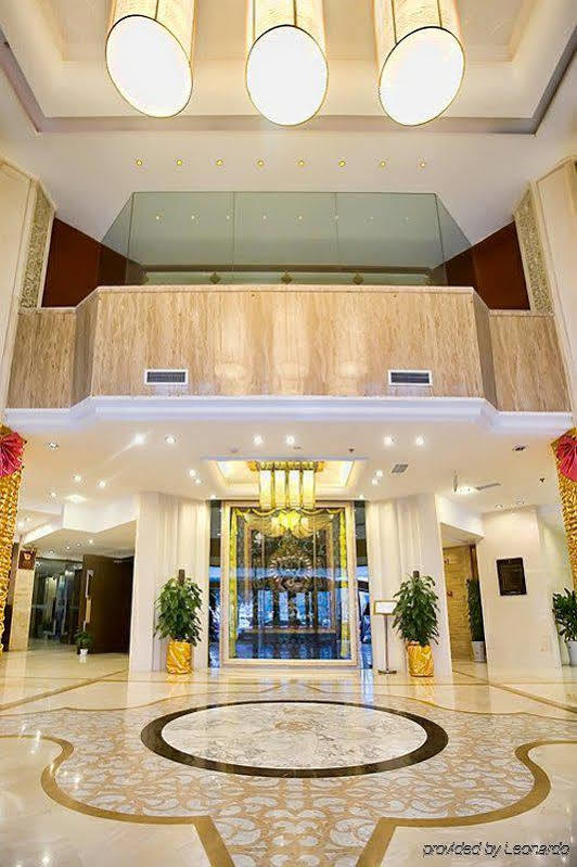 צ'נגדו Minshan Lhasa Grand Hotel מראה פנימי תמונה